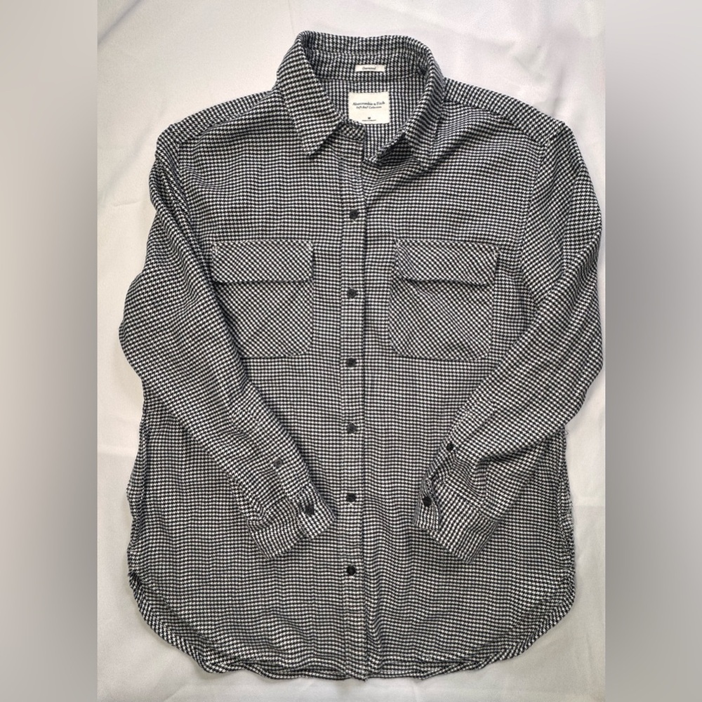 Abercrombie & Fitch Oversized Houndstooth Button-Up Shirt- Medium